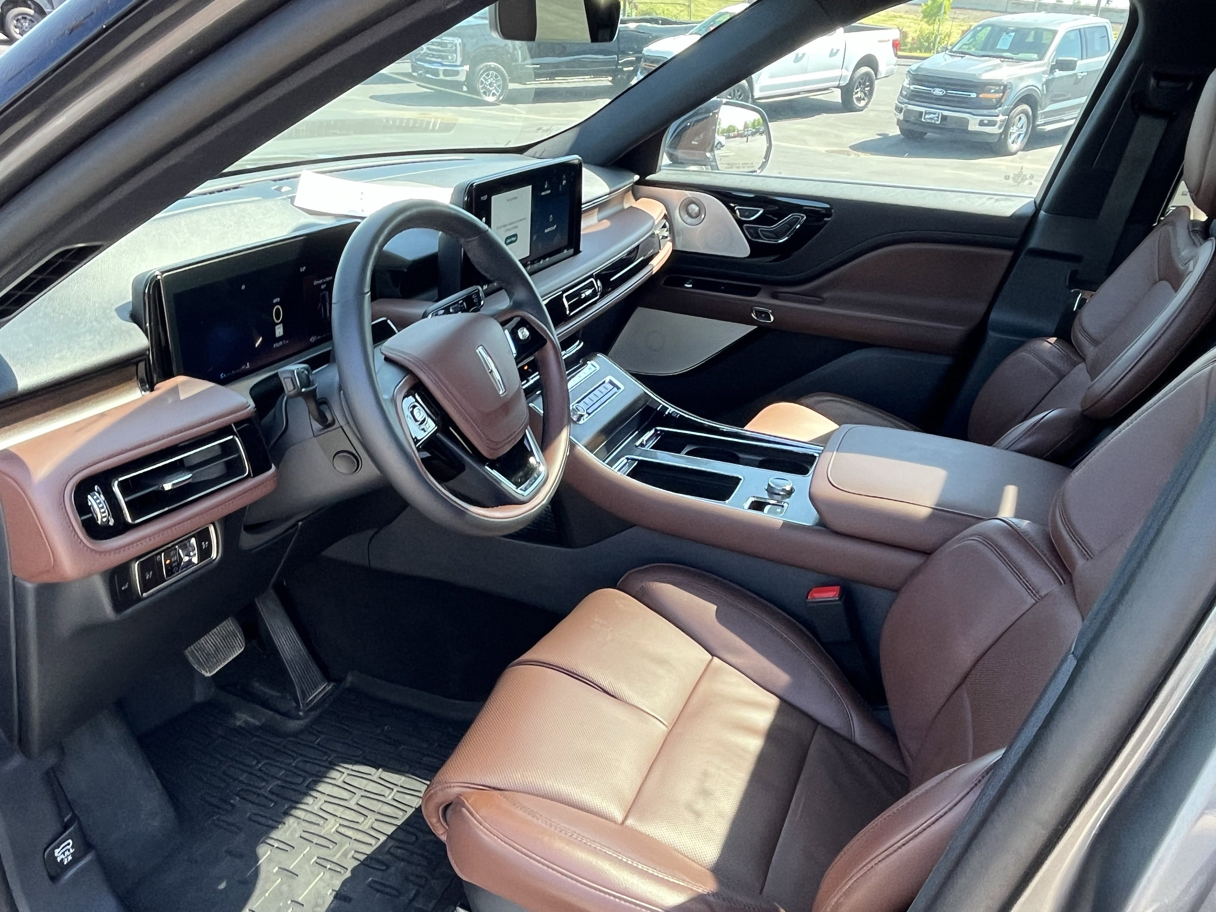 Used 2025 Lincoln Aviator Reserve w/ Equipment Group 201A AWD/4WD image 6