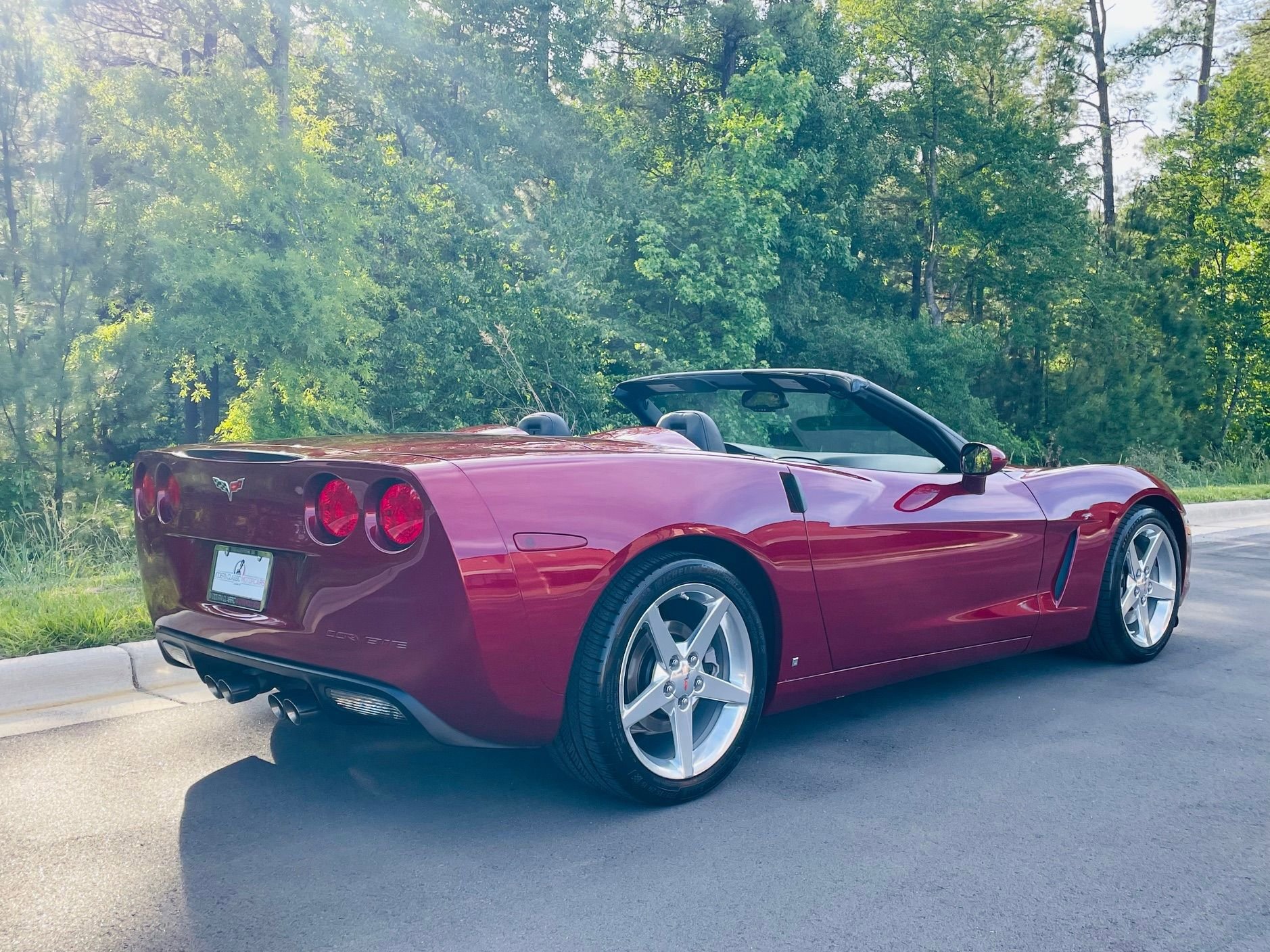 Used 2006 Chevrolet Corvette Convertible w/ Preferred Equipment Group RWD image 2