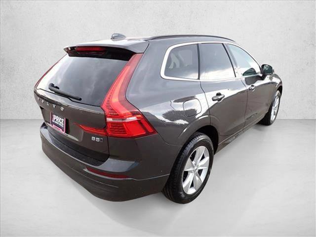 Used 2022 Volvo XC60 B5 Momentum image 4