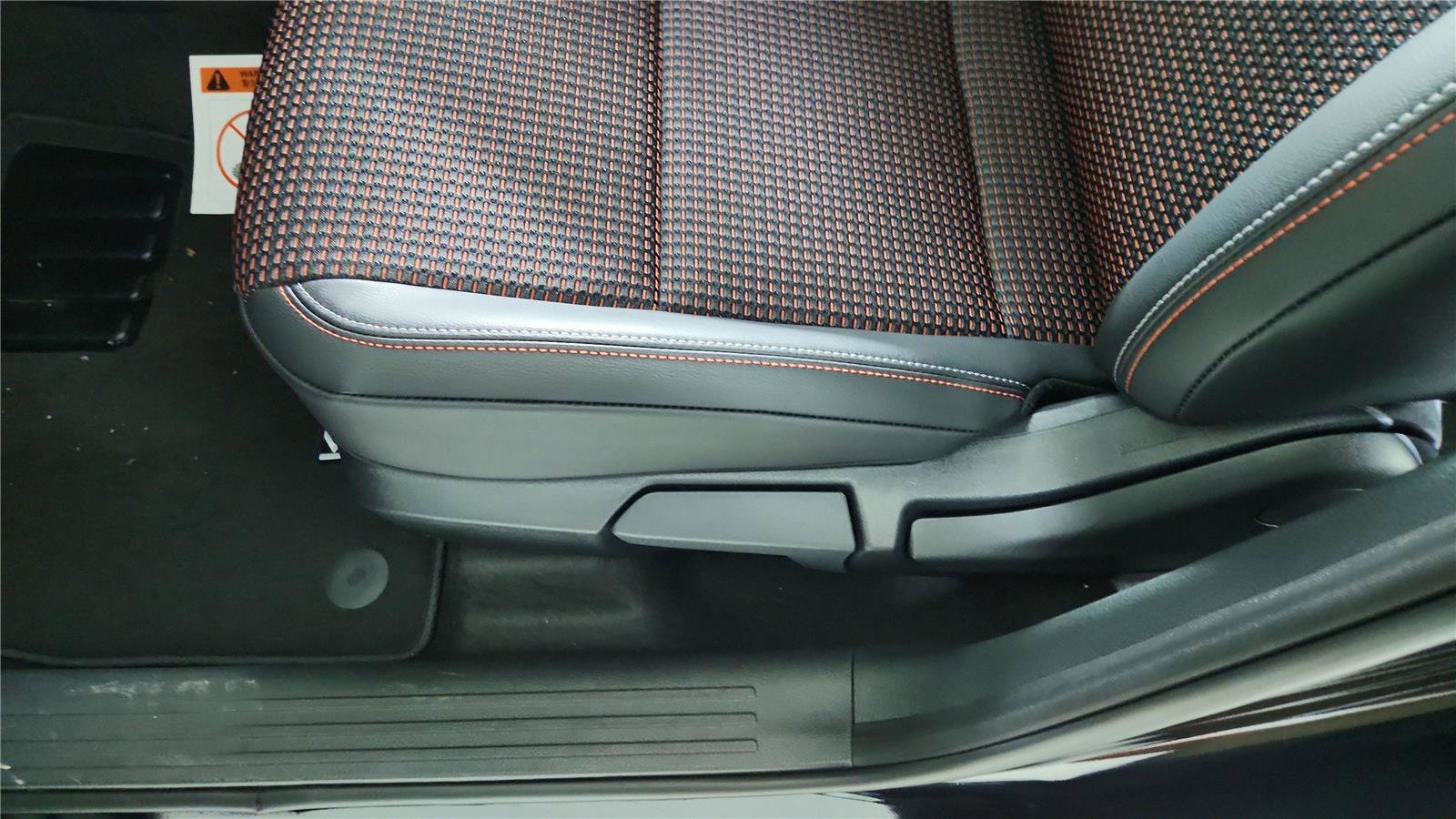 New 2026 Nissan Kicks SR w/ Cold Weather Package image 17