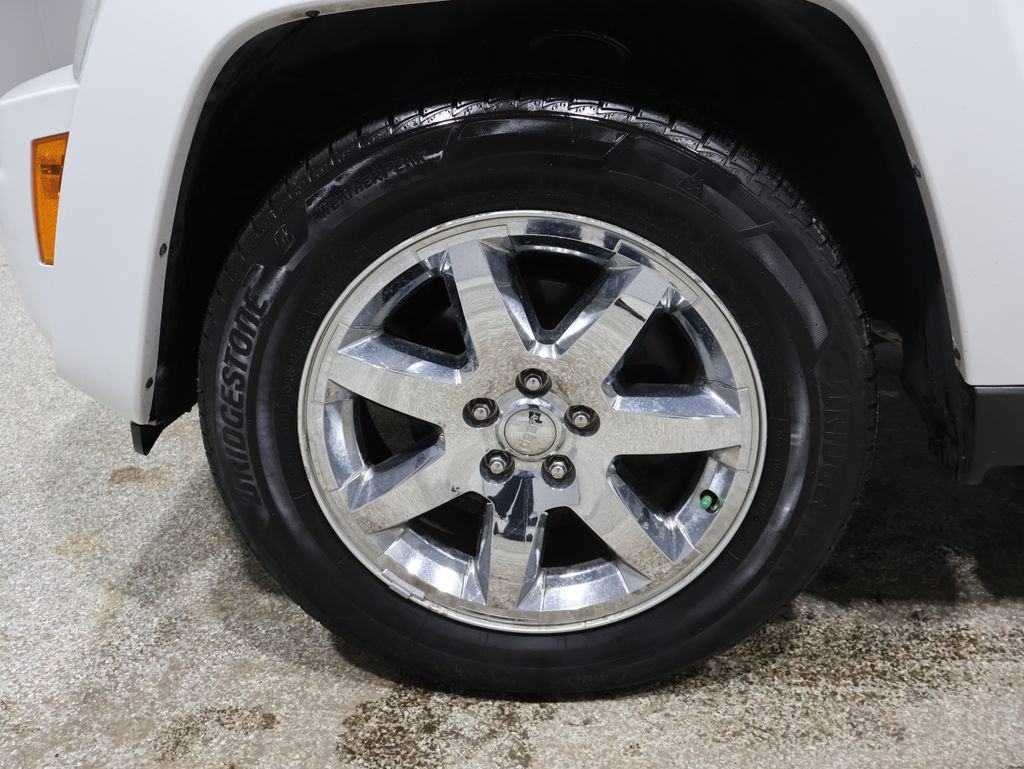 Used 2012 Jeep Liberty Limited w/ Tire & Wheel Group image 9