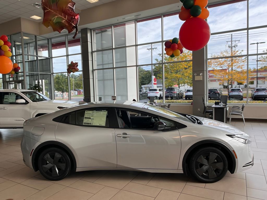 New 2025 Toyota Prius Plug-In Hybrid image 6