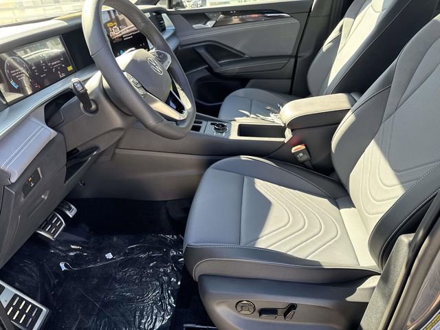 New 2026 Volkswagen Tiguan SE R-Line FWD image 13