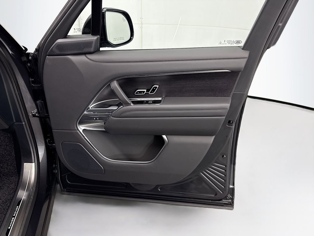 New 2026 Land Rover Range Rover SE image 25