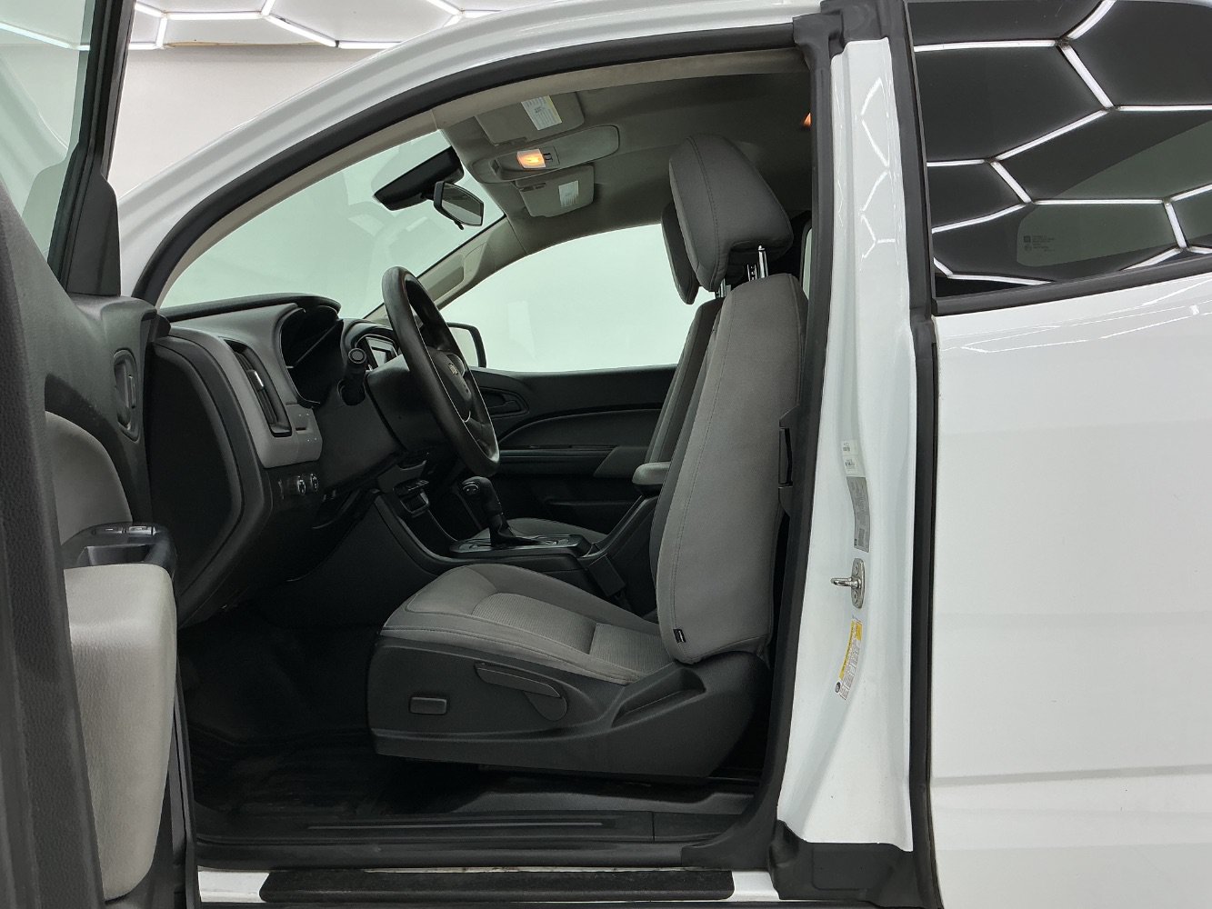 Used 2020 Chevrolet Colorado W/T w/ WT Convenience Package AWD/4WD image 14