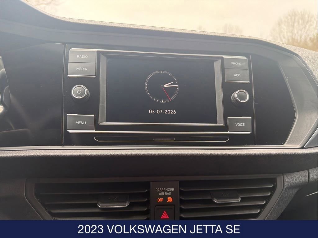 Used 2023 Volkswagen Jetta SE image 17