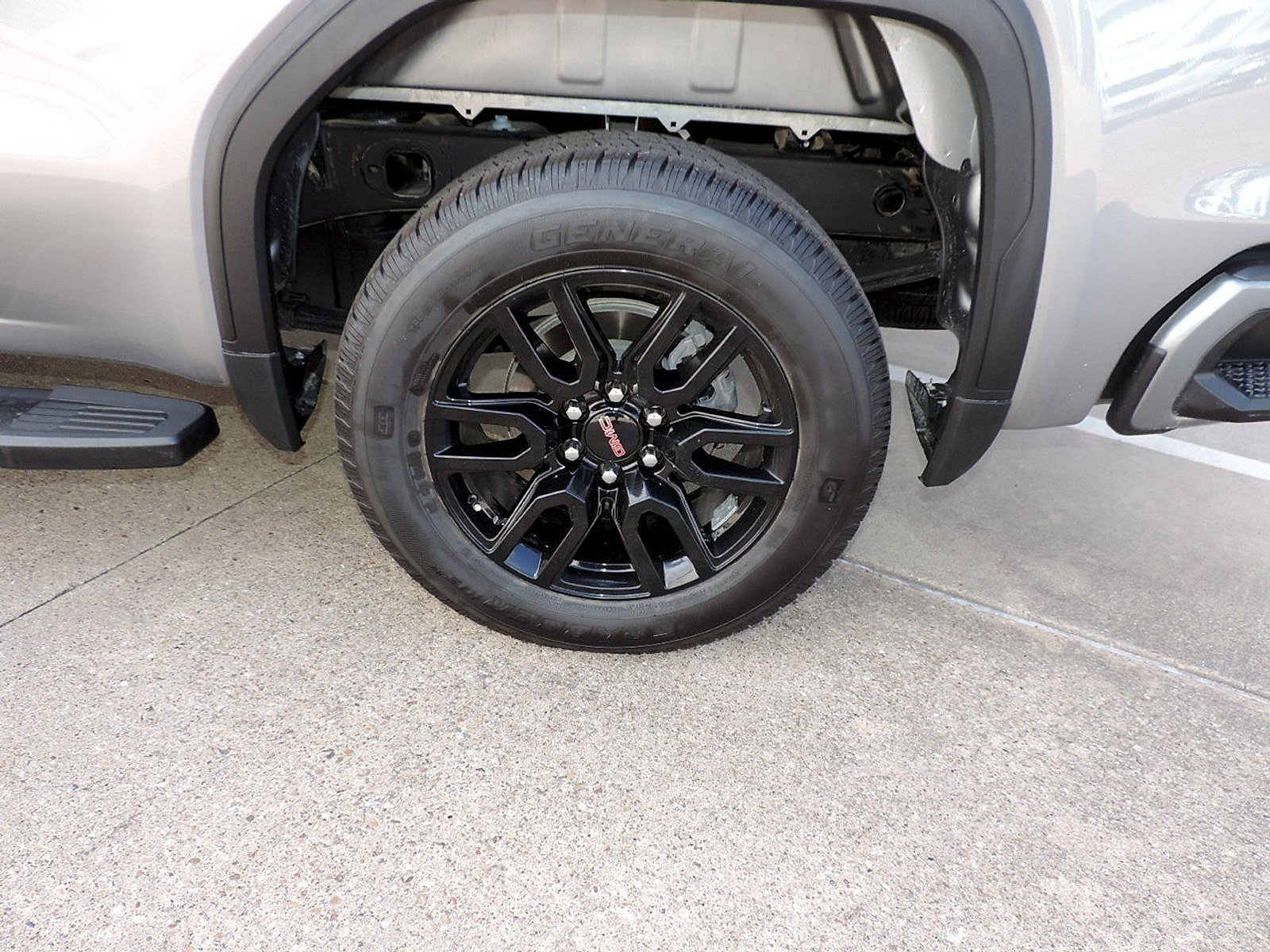 Certified 2023 GMC Sierra 1500 Elevation RWD image 9