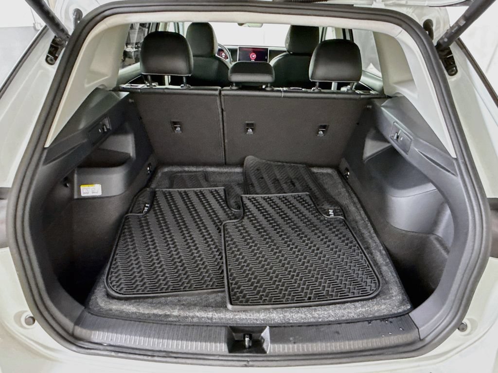 Used 2025 Volkswagen Tiguan SE AWD/4WD image 27