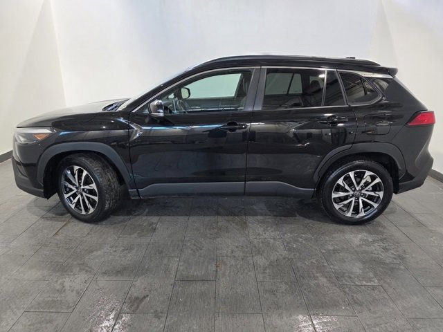Used 2025 Toyota Corolla Cross XLE image 2