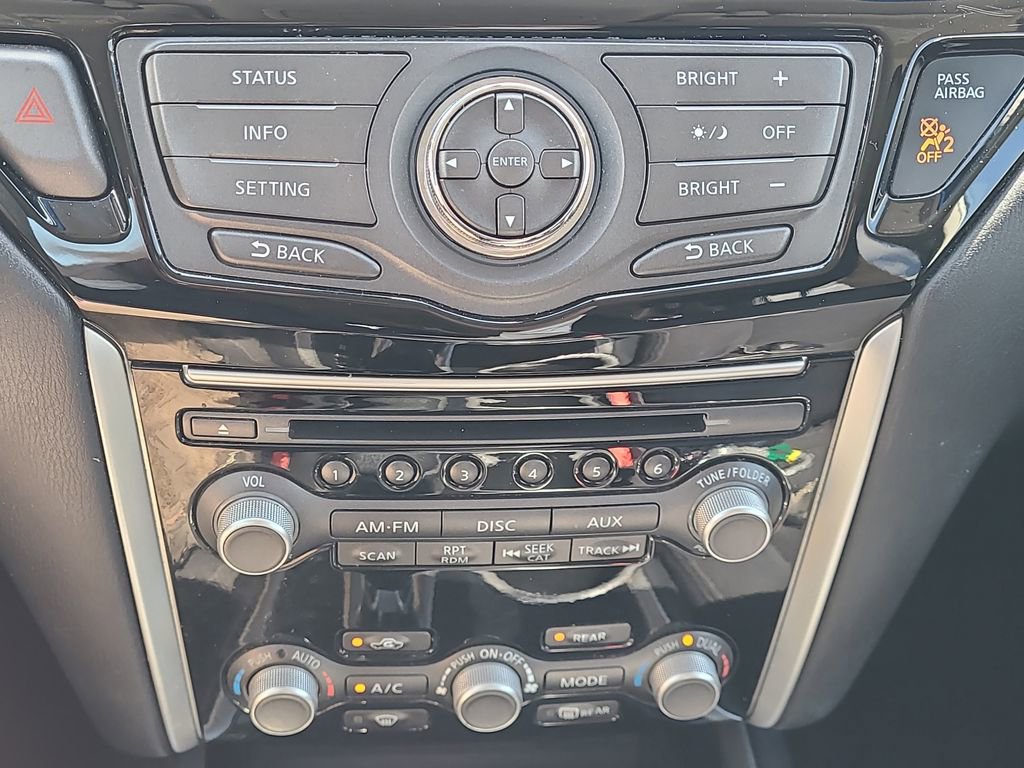 Used 2016 Nissan Pathfinder SV image 32