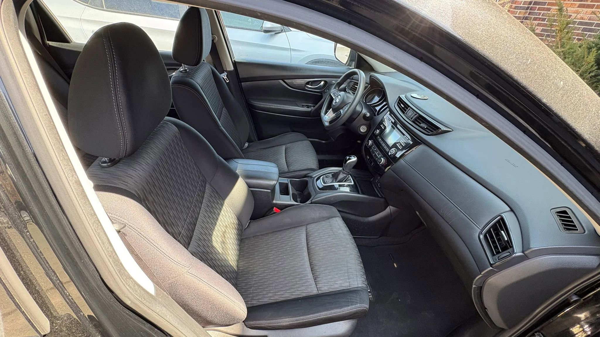 Used 2017 Nissan Rogue S image 31