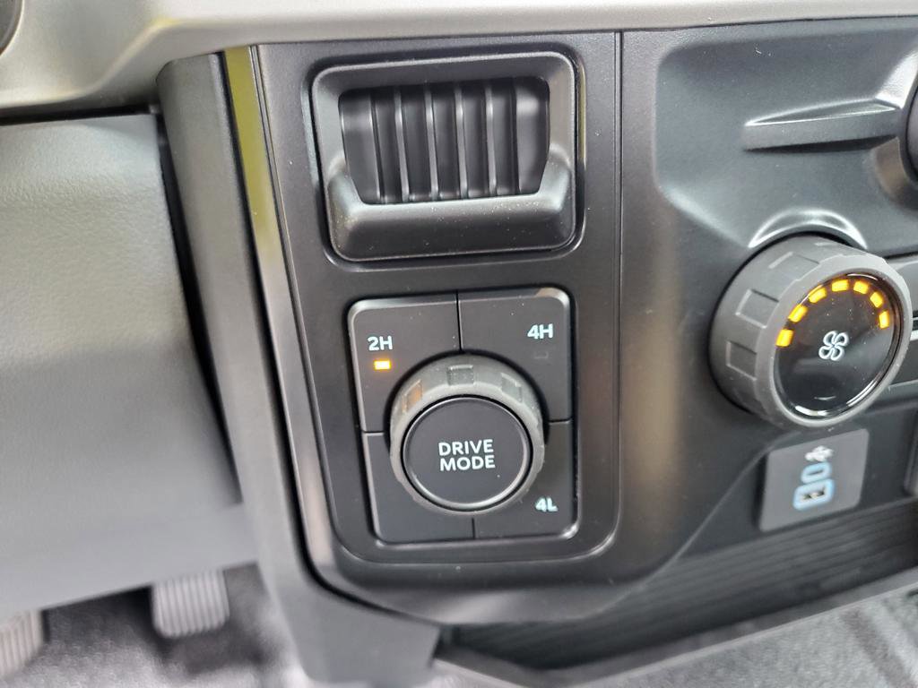 New 2025 Ford F550 4x4 Regular Cab Super Duty image 26