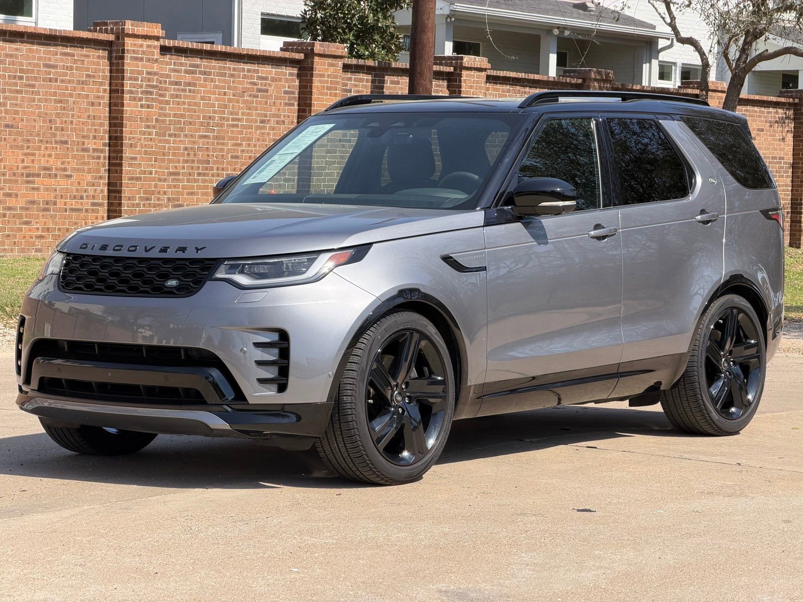 Used 2024 Land Rover Discovery Dynamic SE image 12