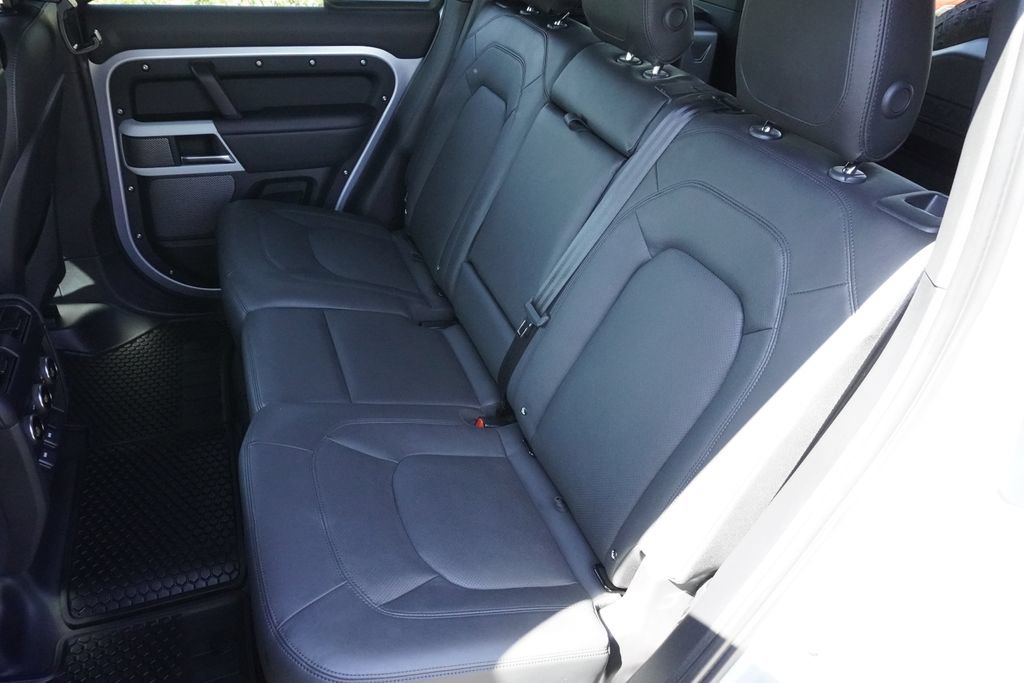 Used 2024 Land Rover Defender 110 SE AWD/4WD image 30