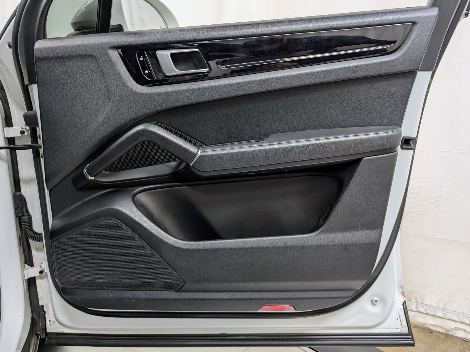 Used 2019 Porsche Cayenne image 22