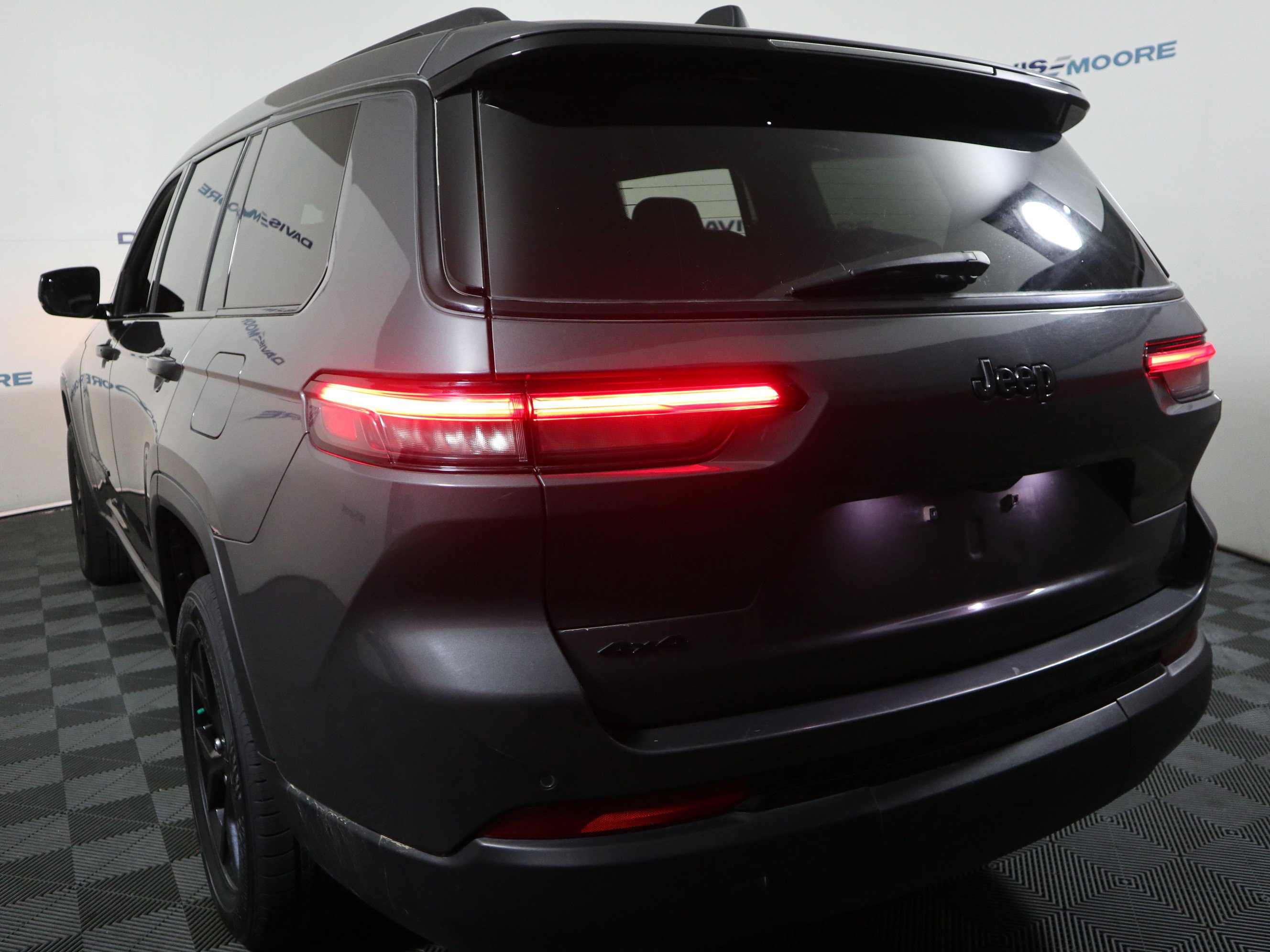 Used 2024 Jeep Grand Cherokee L Laredo image 10