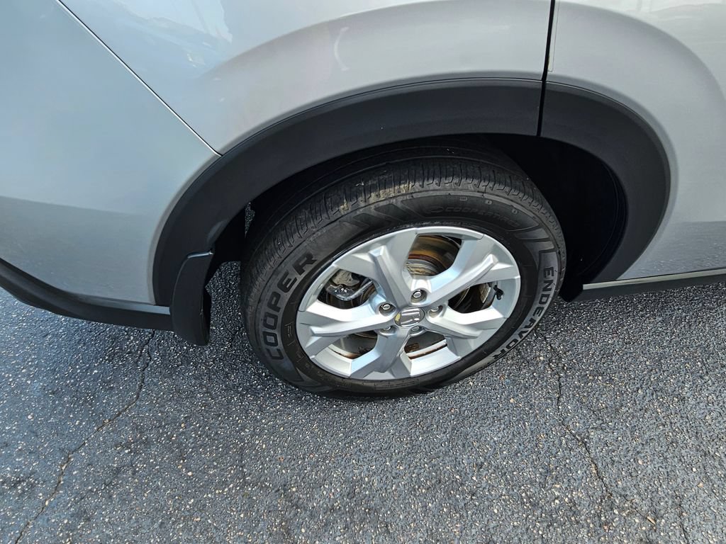 Used 2023 Honda HR-V LX image 9