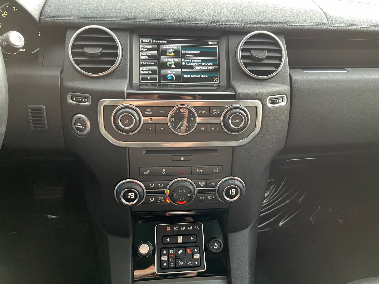 Used 2015 Land Rover LR4 HSE AWD/4WD image 12