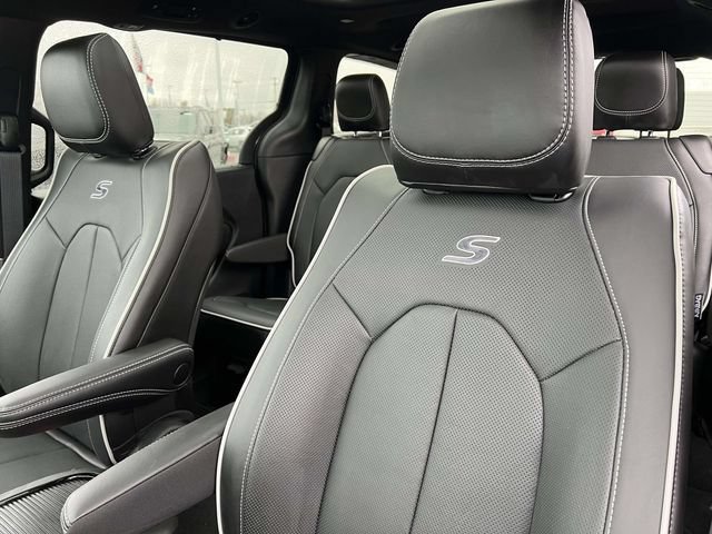 New 2026 Chrysler Pacifica Limited w/ S Appearance Package AWD/4WD image 24