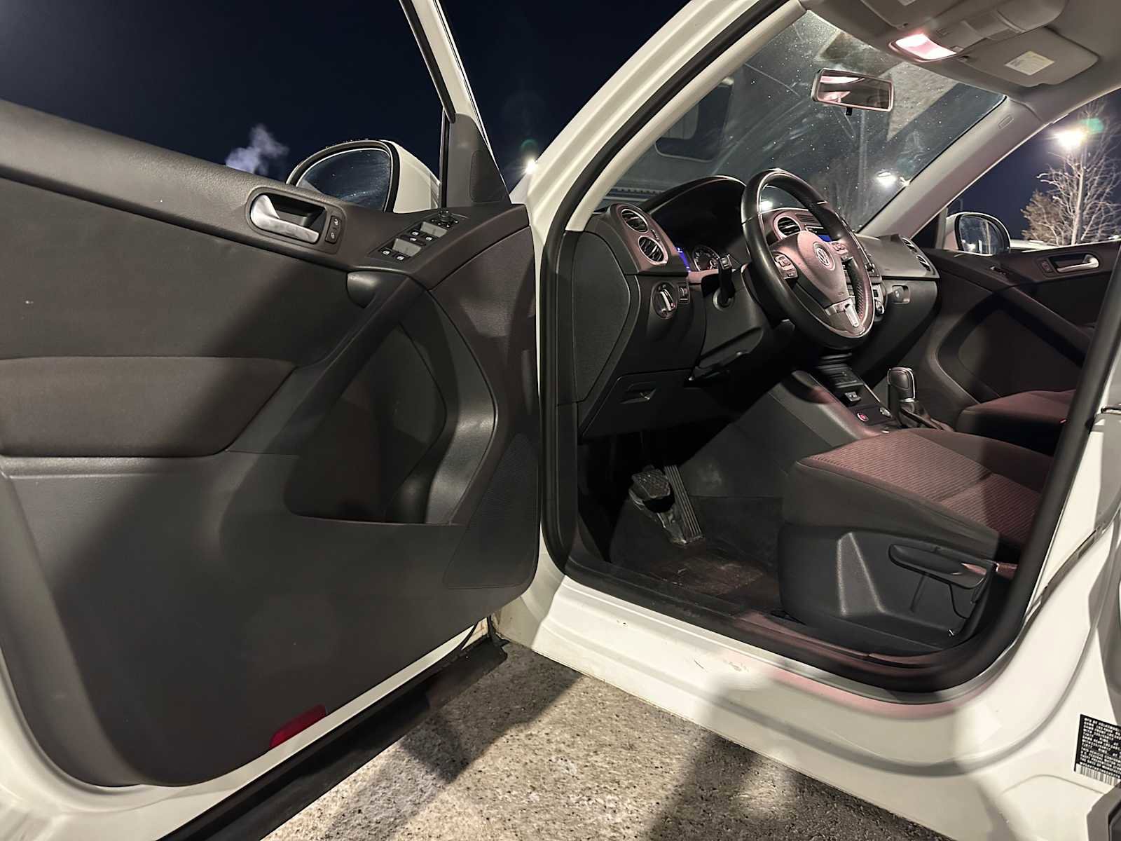 Used 2017 Volkswagen Tiguan S image 19