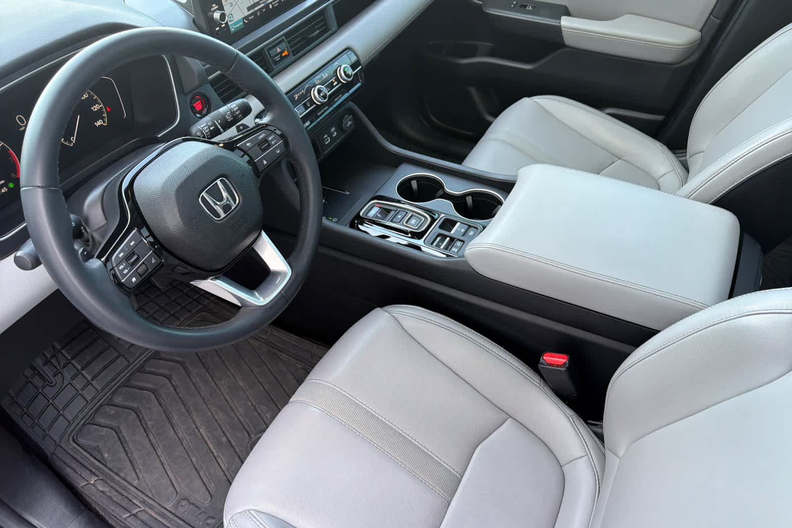 Used 2025 Honda Pilot Touring image 11