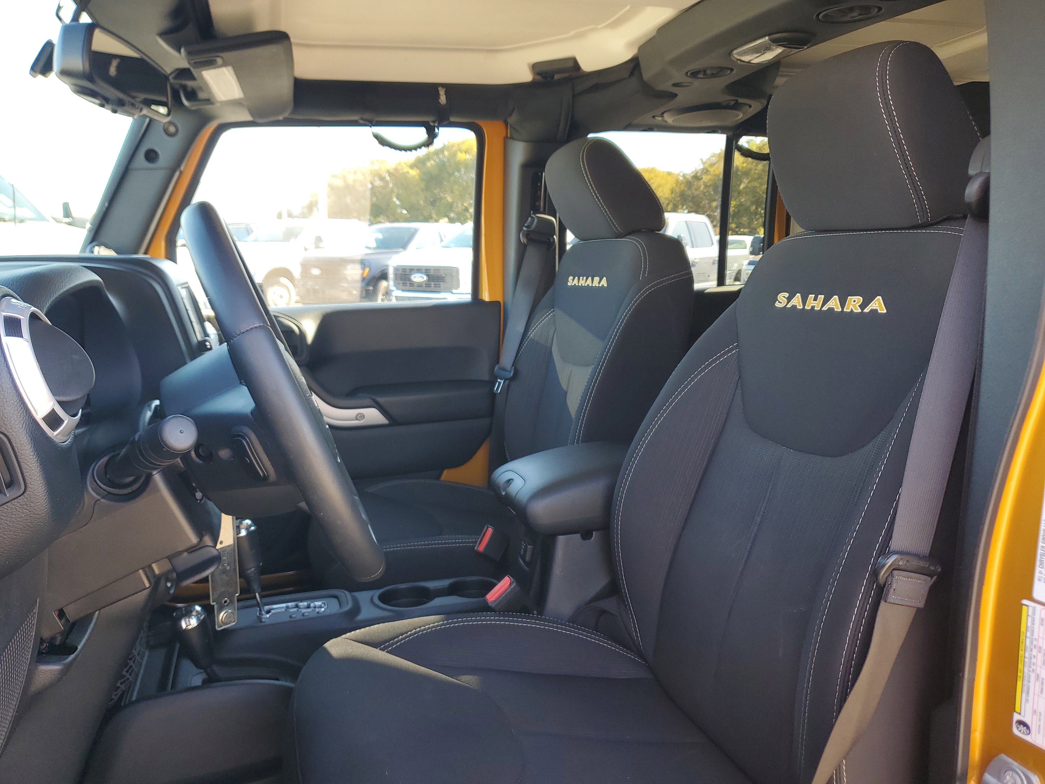 Used 2014 Jeep Wrangler Unlimited Sahara w/ Connectivity Group image 11