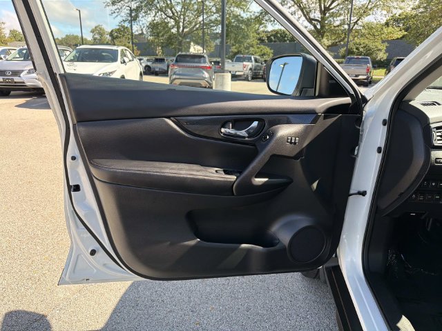 Used 2019 Nissan Rogue SL w/ Premium Package AWD/4WD image 17