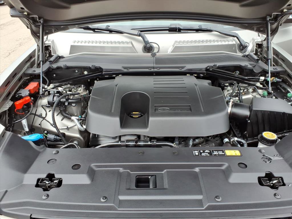 Certified 2025 Land Rover Defender 110 X-Dynamic SE image 9