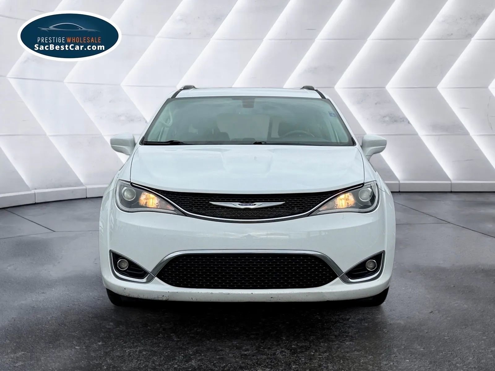 Used 2020 Chrysler Pacifica Touring-L image 2