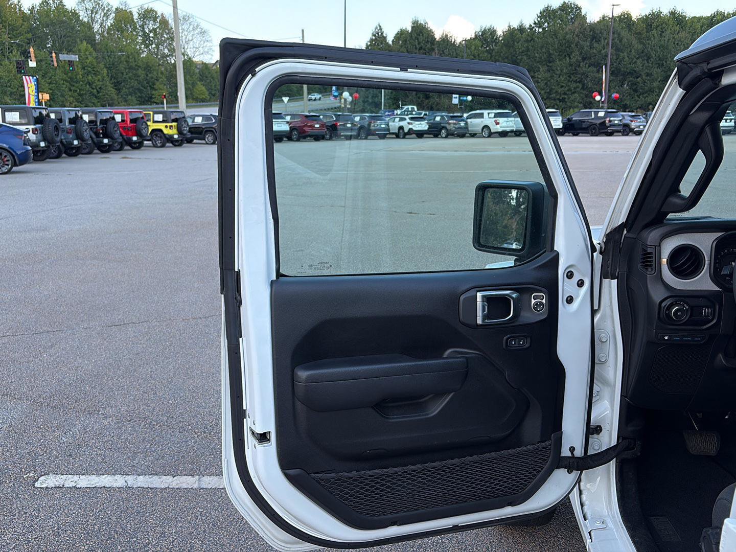 Used 2024 Jeep Wrangler Unlimited w/ Convenience Group AWD/4WD image 7