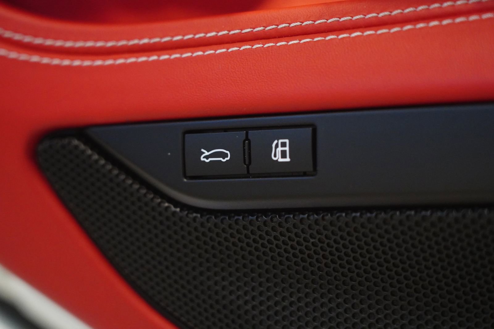 Used 2021 Ferrari F8 Tributo RWD image 33