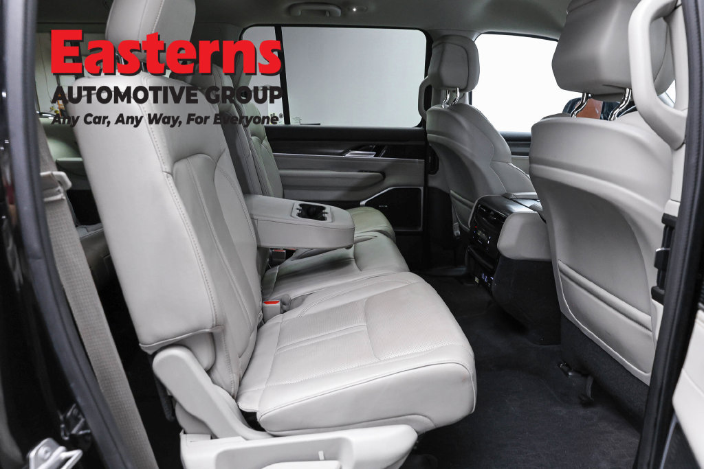 Used 2024 Jeep Wagoneer L Series II w/ Flexible Seating Group RWD image 29