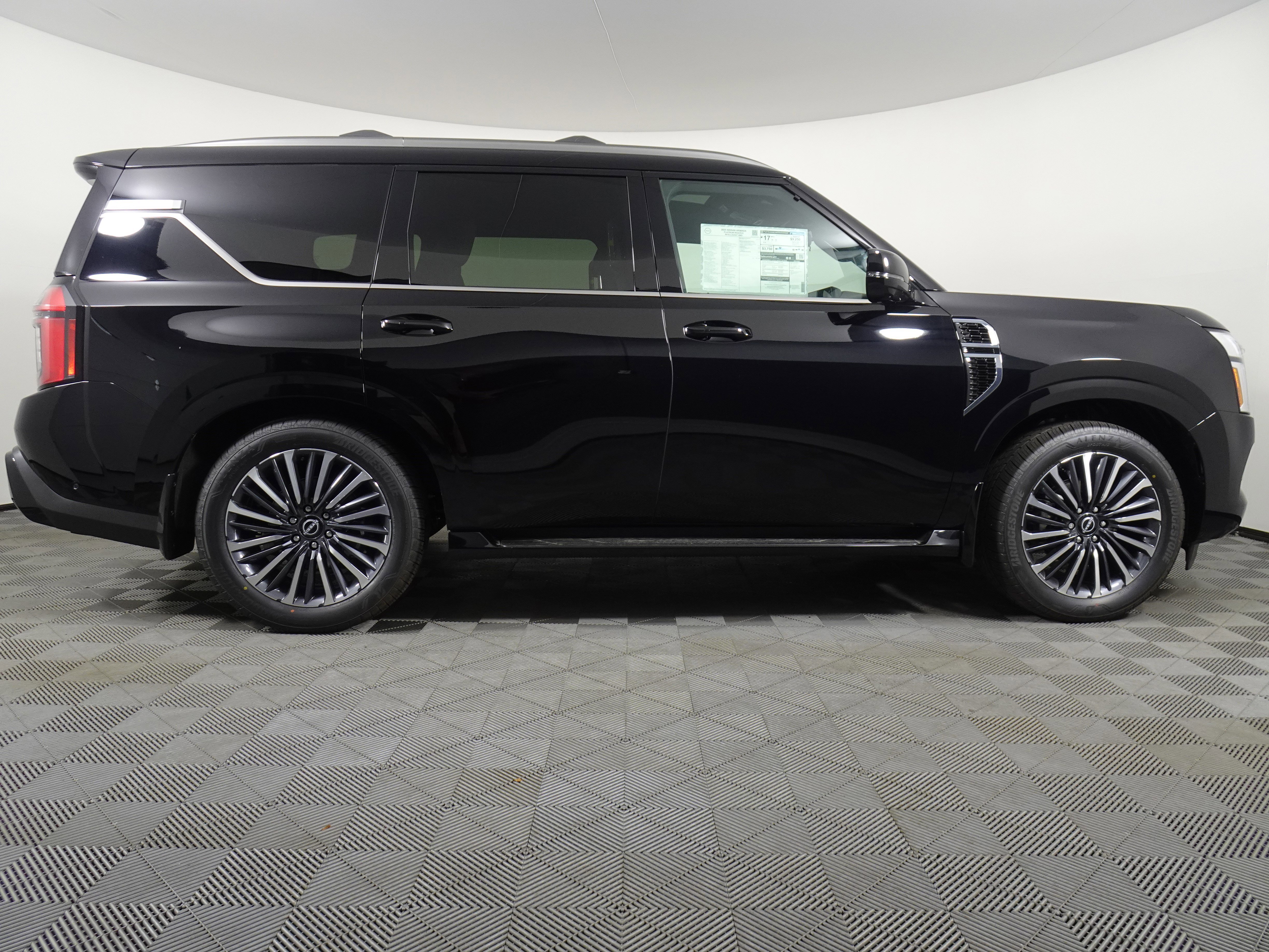 New 2025 Nissan Armada Platinum Reserve image 2