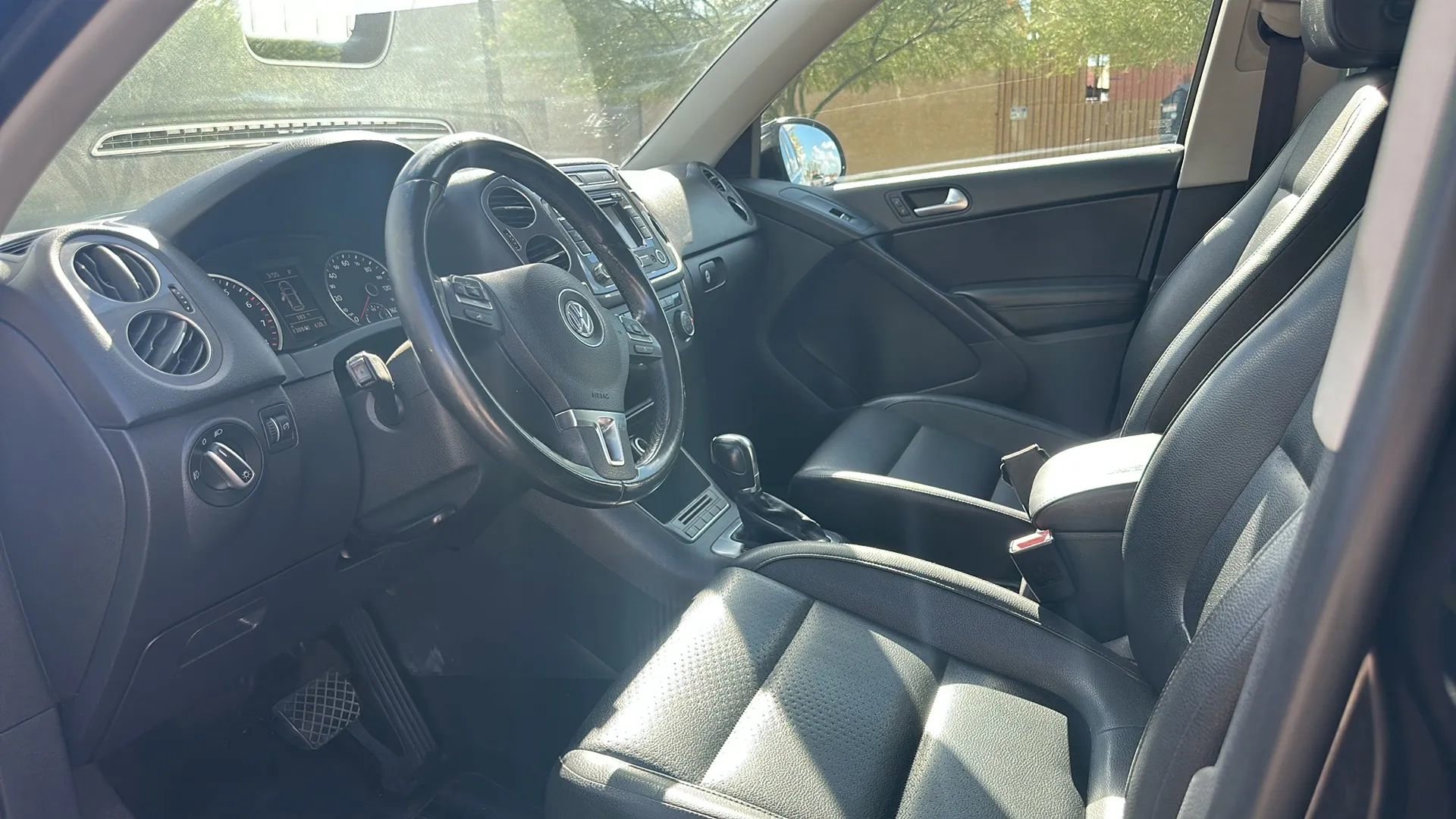 Used 2013 Volkswagen Tiguan SE image 18