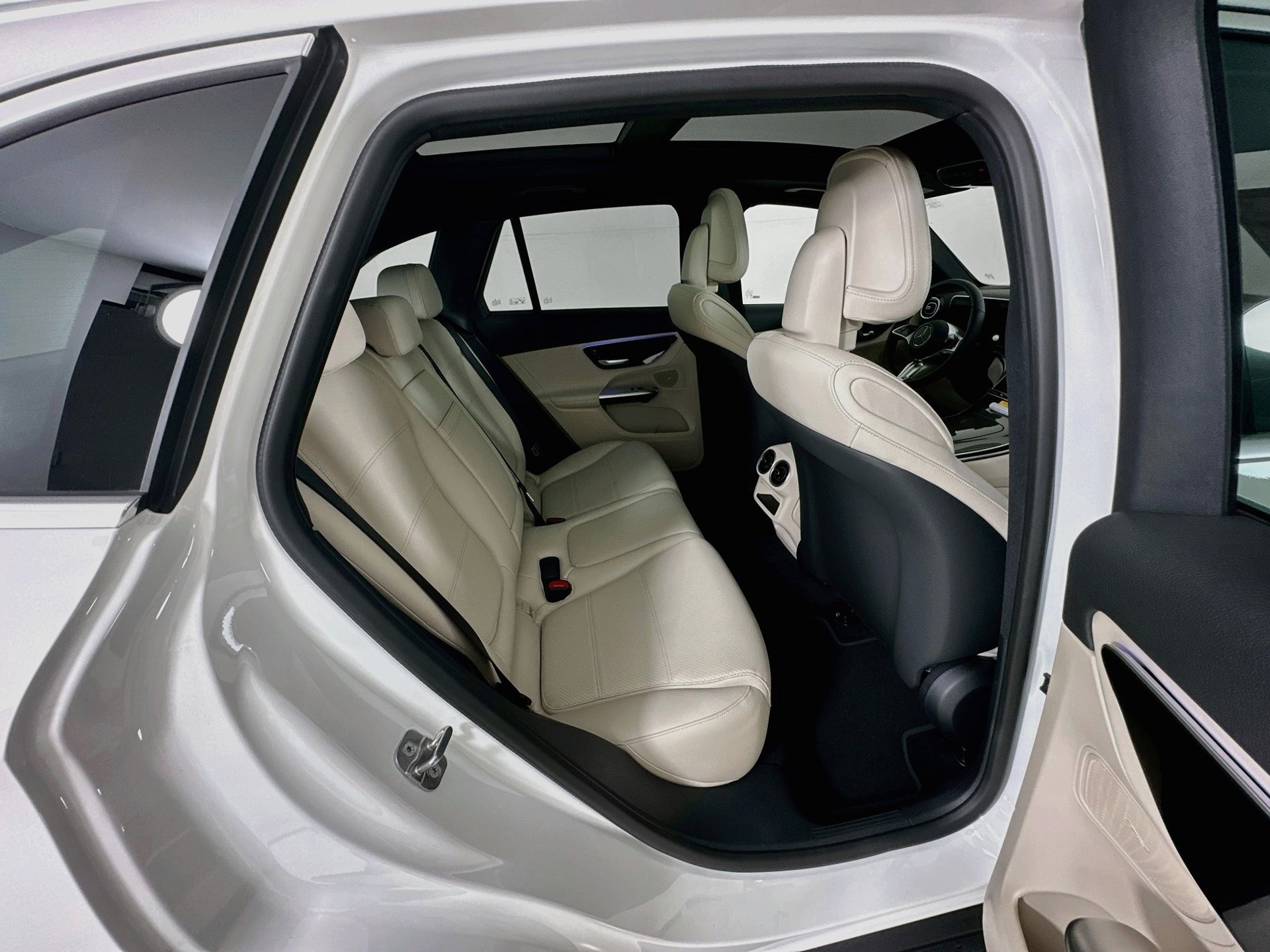 New 2027 Mercedes-Benz GLC 300 4MATIC image 30