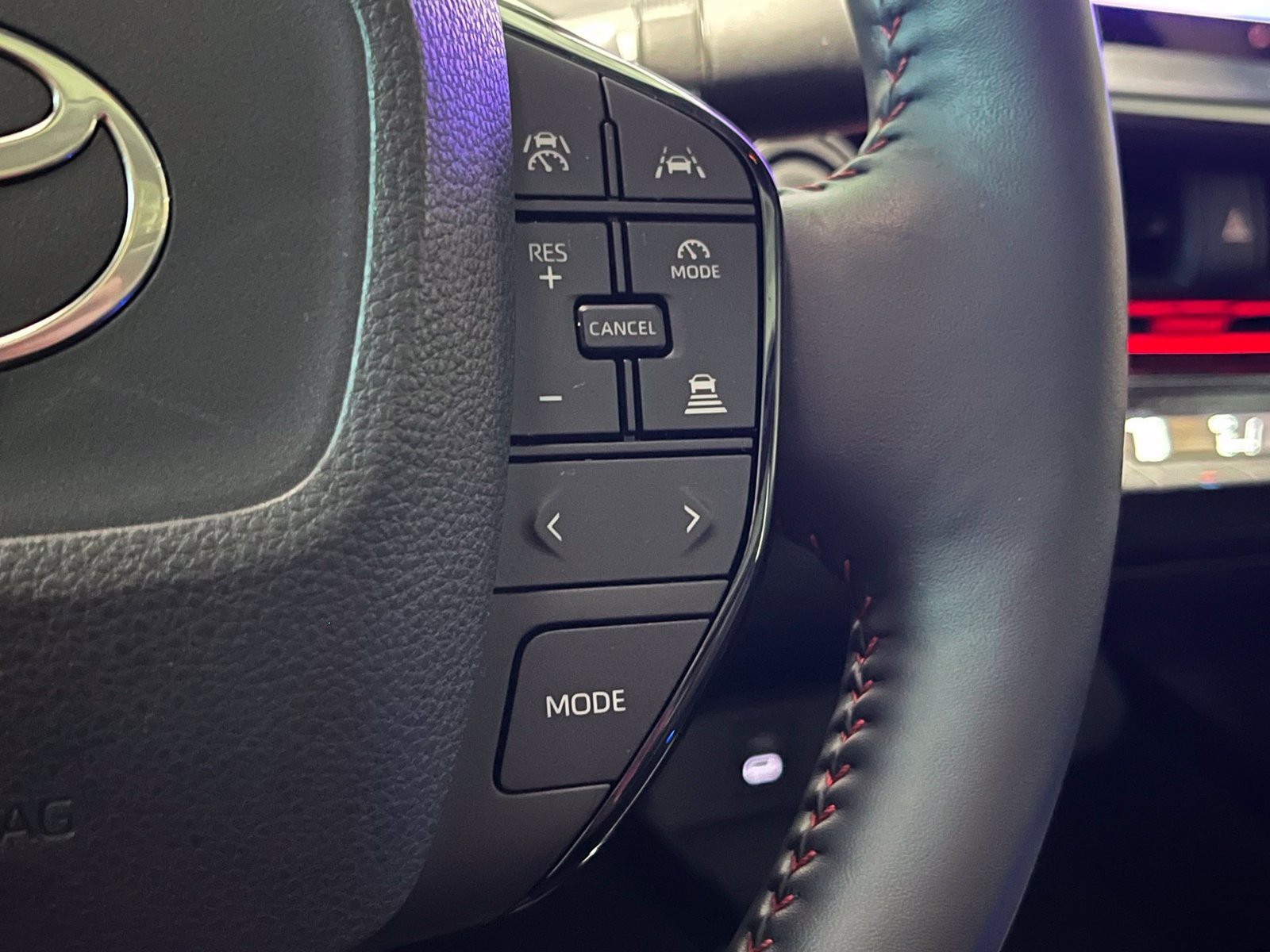 Used 2024 Toyota Prius Prime FWD image 30