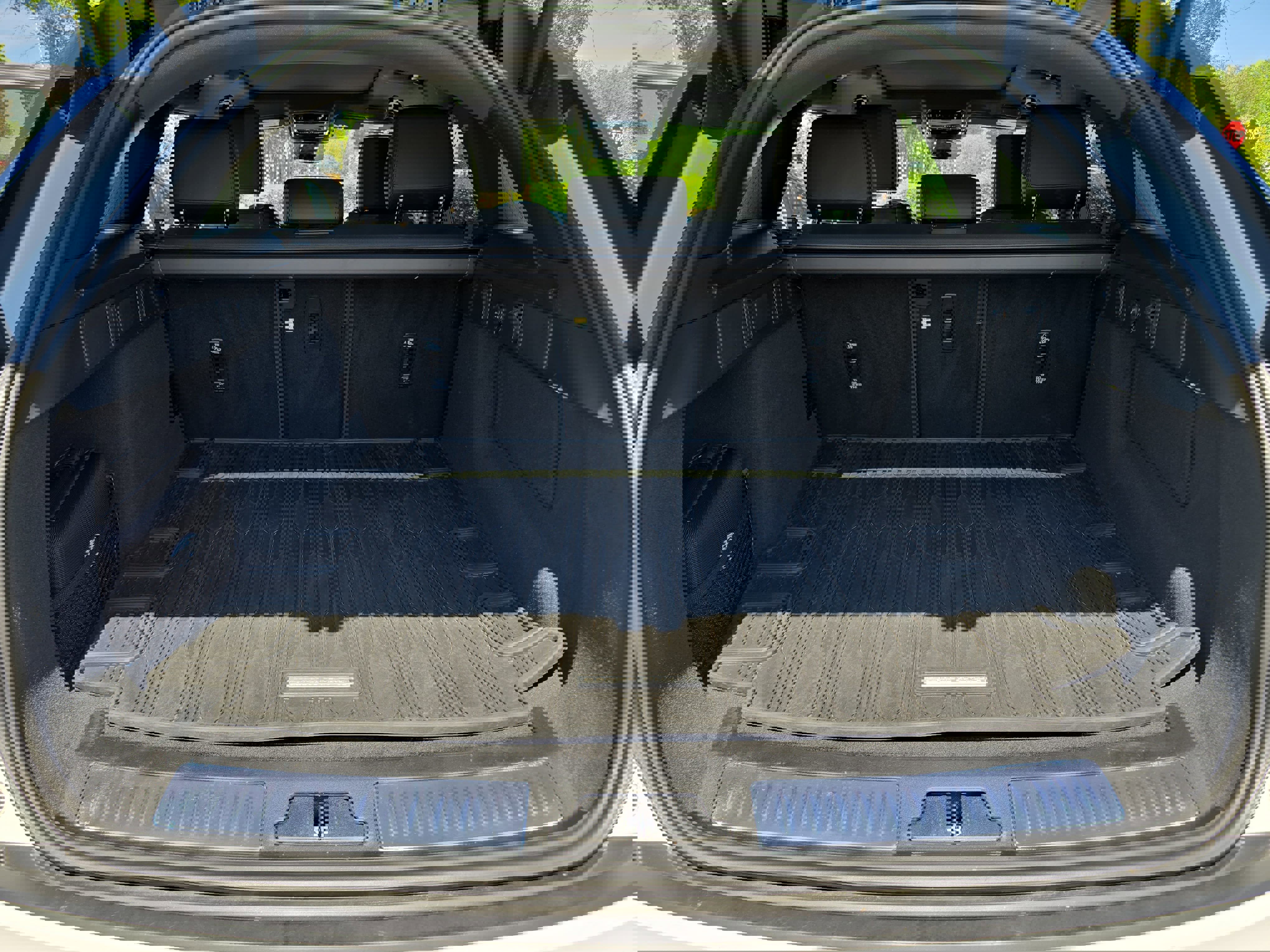 Certified 2025 Land Rover Range Rover Velar Dynamic HSE AWD/4WD image 12