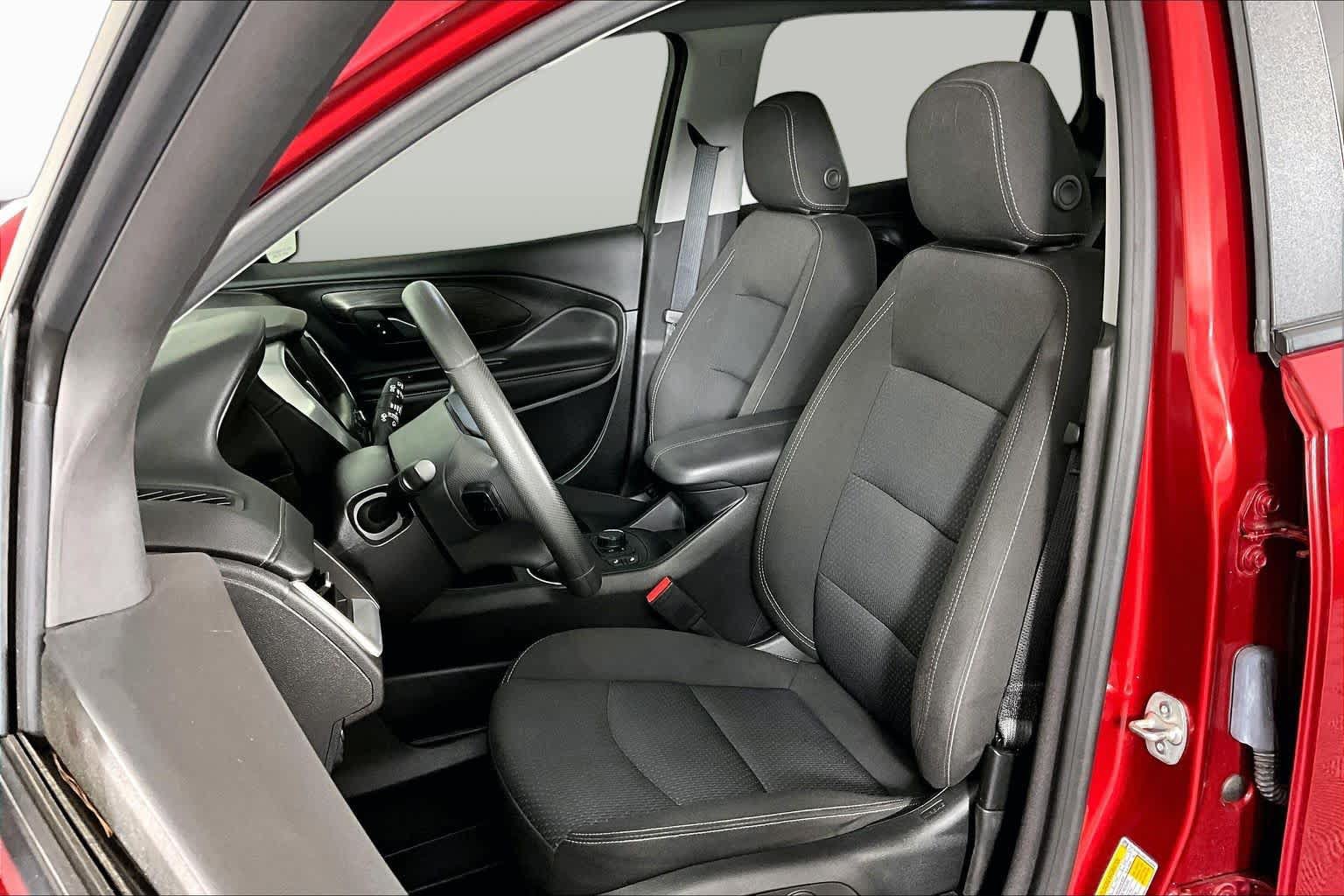 Used 2024 GMC Terrain SLE w/ Driver Convenience Package FWD image 8