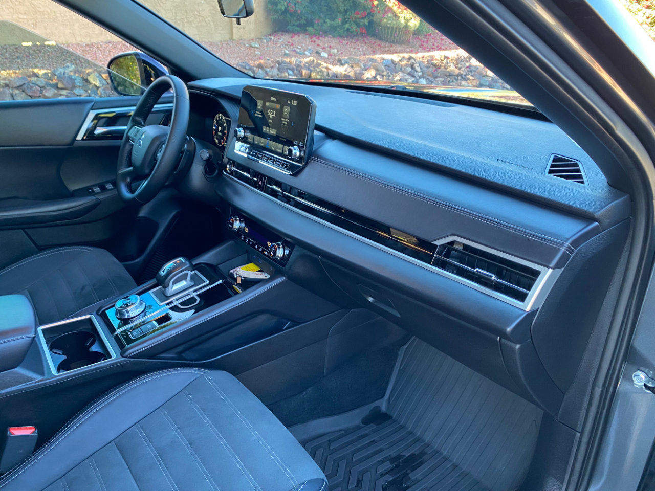 Used 2024 Mitsubishi Outlander SE Black Edition image 57