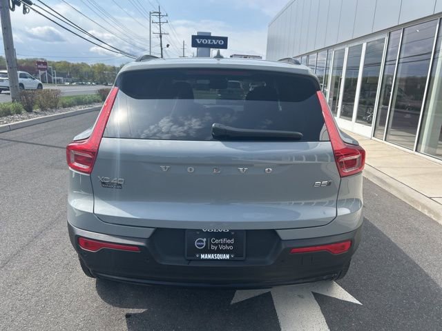 Certified 2025 Volvo XC40 B5 Plus AWD/4WD image 4