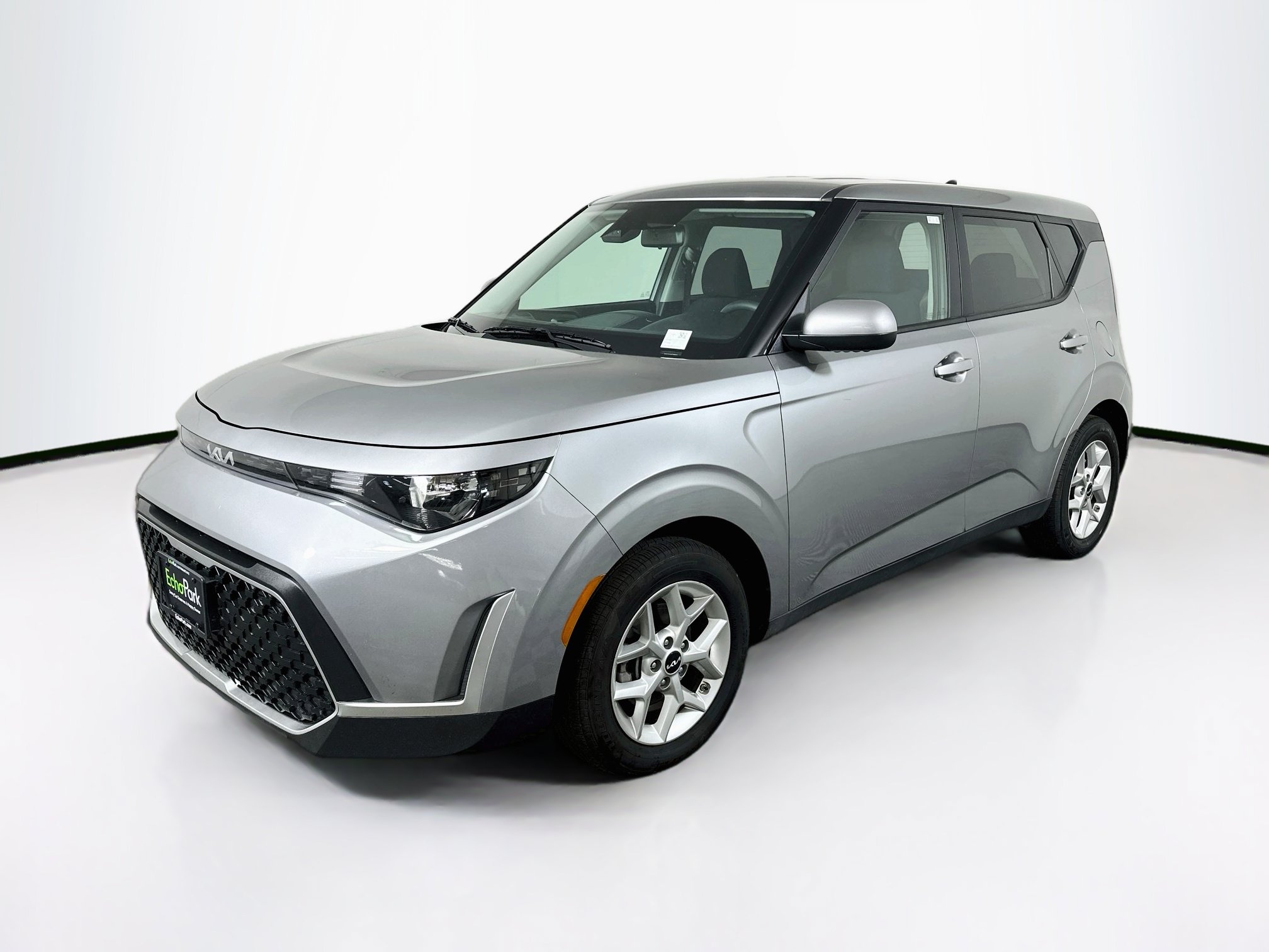 Used 2025 Kia Soul LX w/ LX Technology Package FWD image 3