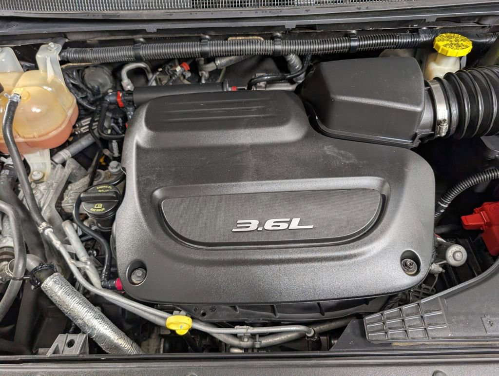 Used 2017 Chrysler Pacifica Touring-L image 7