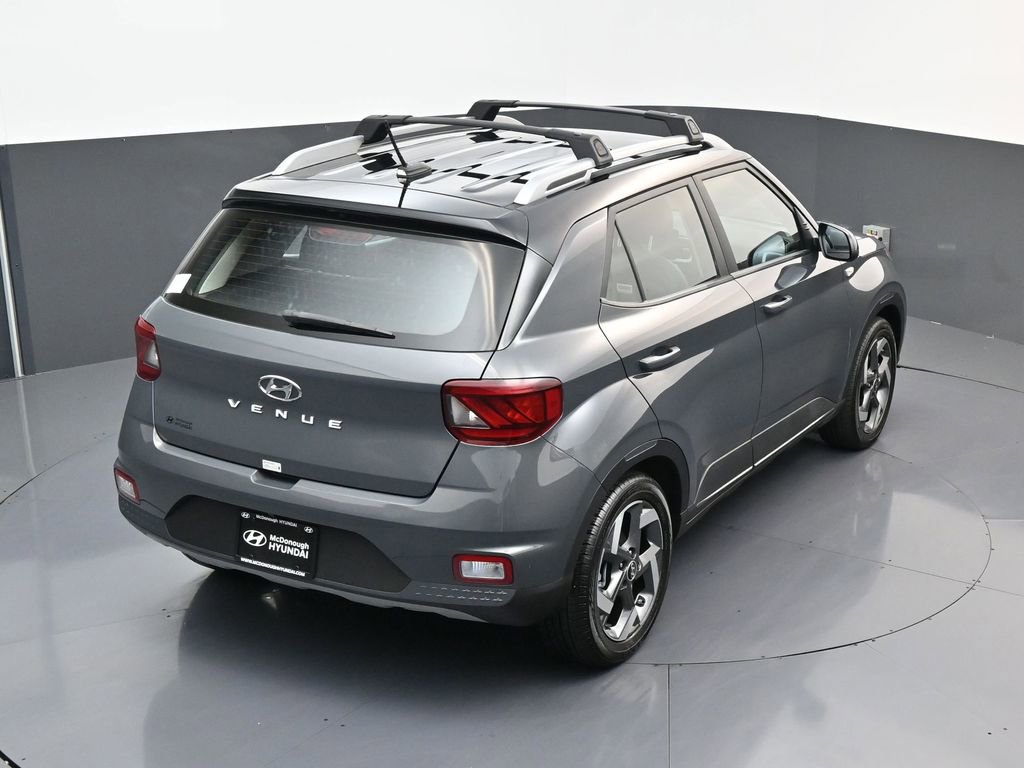 Used 2025 Hyundai Venue Limited image 16