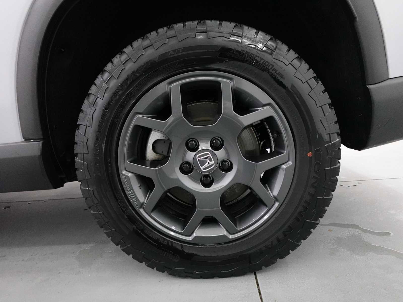 Certified 2025 Honda Pilot TrailSport image 9