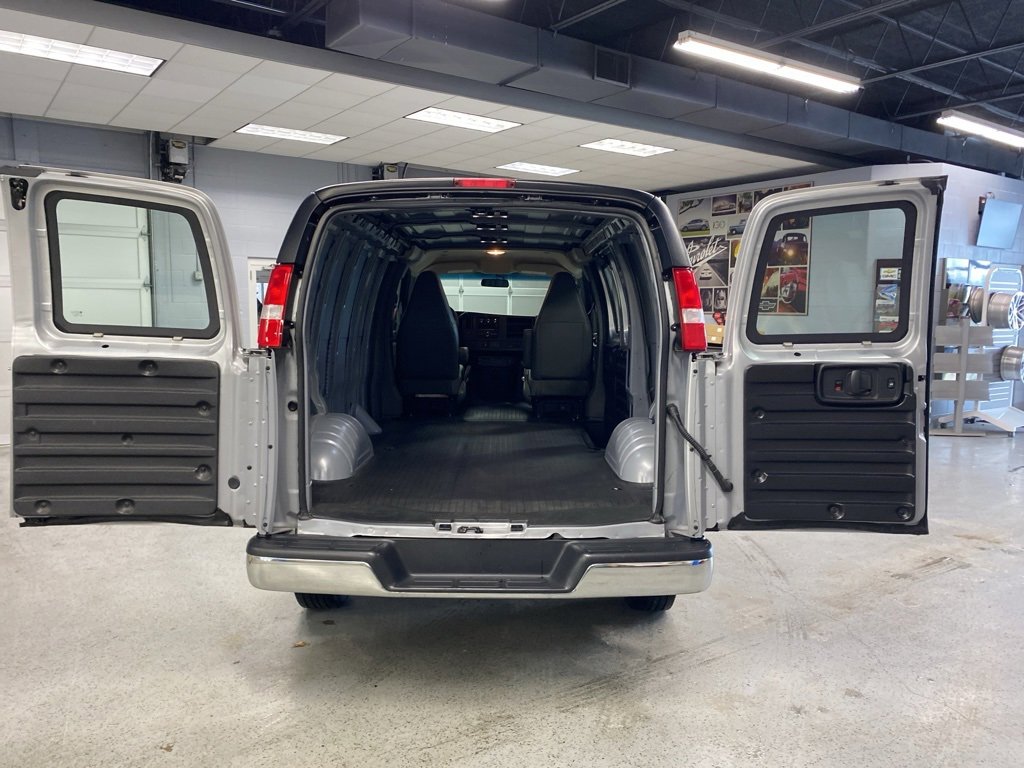 Used 2022 Chevrolet Express 2500 w/ Driver Convenience Package image 7
