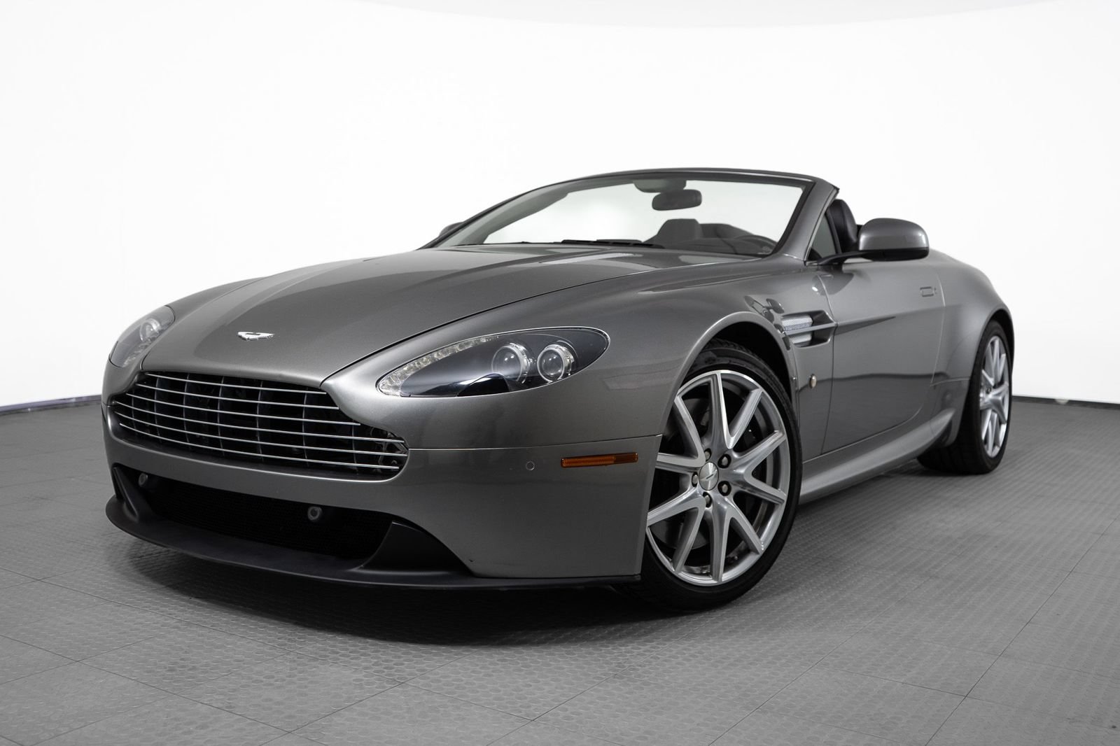 Used 2012 Aston Martin V8 Vantage Roadster RWD video 1