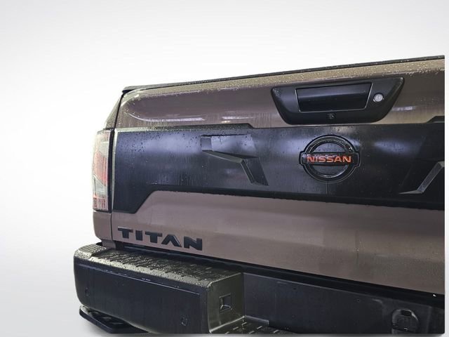 Used 2020 Nissan Titan PRO-4X w/ Pro-4x Convenience Package image 16