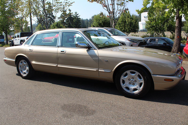 Used 2001 Jaguar XJ RWD image 6