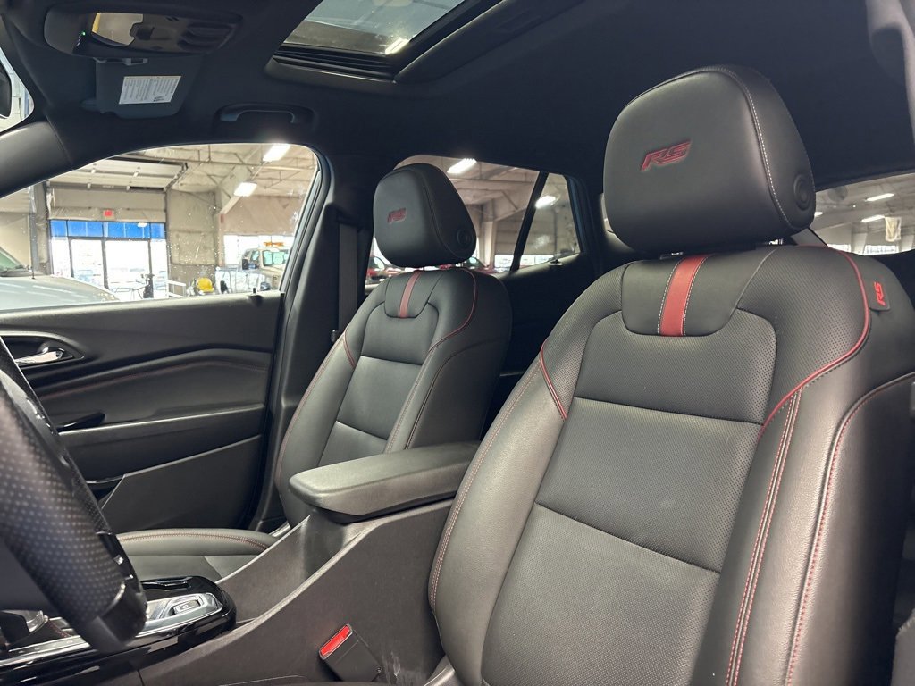 Certified 2025 Chevrolet Trax RS w/ Sunroof Package image 24