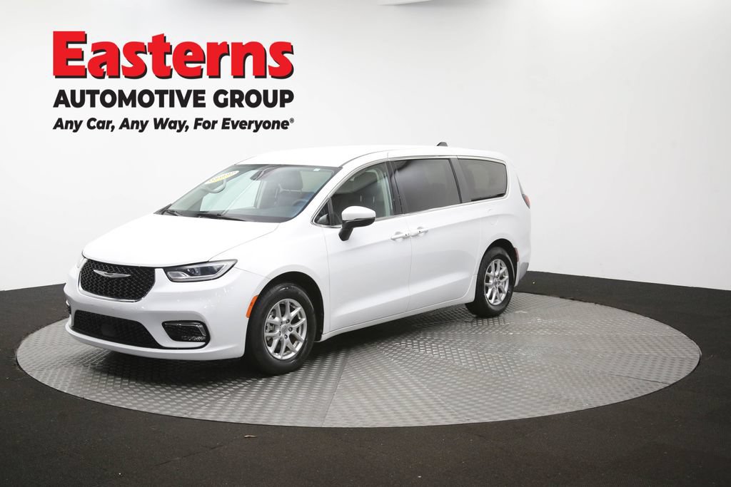 Used 2023 Chrysler Pacifica Touring-L FWD image 57
